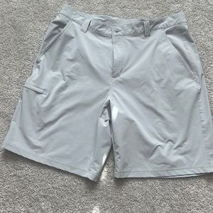 Columbia PFG men’s shorts 38/10 length. Like New- excellent condition.